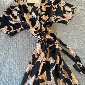 Maison Du Soir women’s floral kimono robe S/M **NEW**